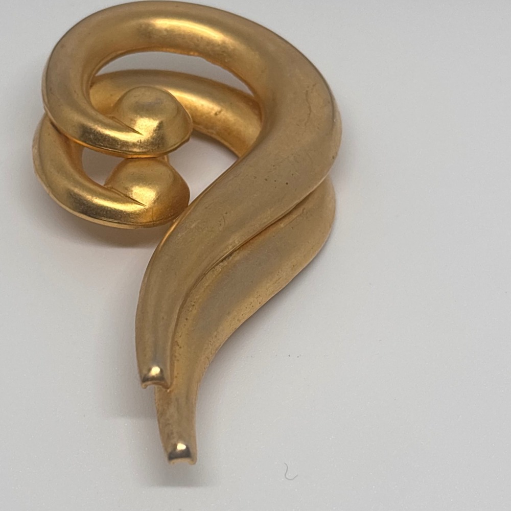 Vintage Brooch Gold Tone Abstract Scroll Swirl Modern Statement Jewelry